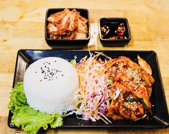 com-thit-heo-xao-cay