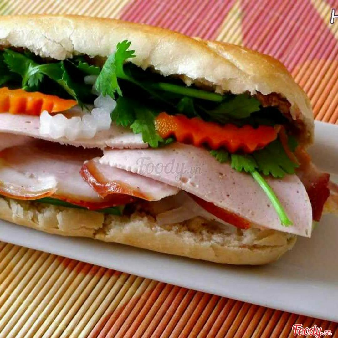 banh-mi-cha-thit-nguoi_size-lon