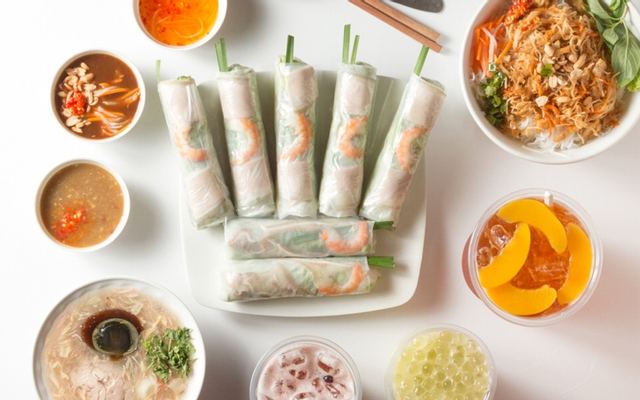 Chị-Huệ---Gỏi-Cuốn-Và-Trà-Đào