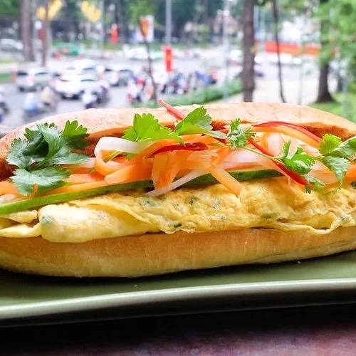 banh-mi-trung-ruoc