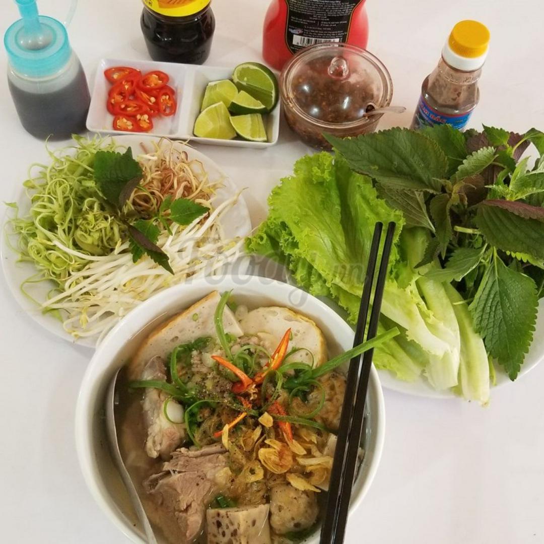 hu-tieu-moc-suon-to-nho