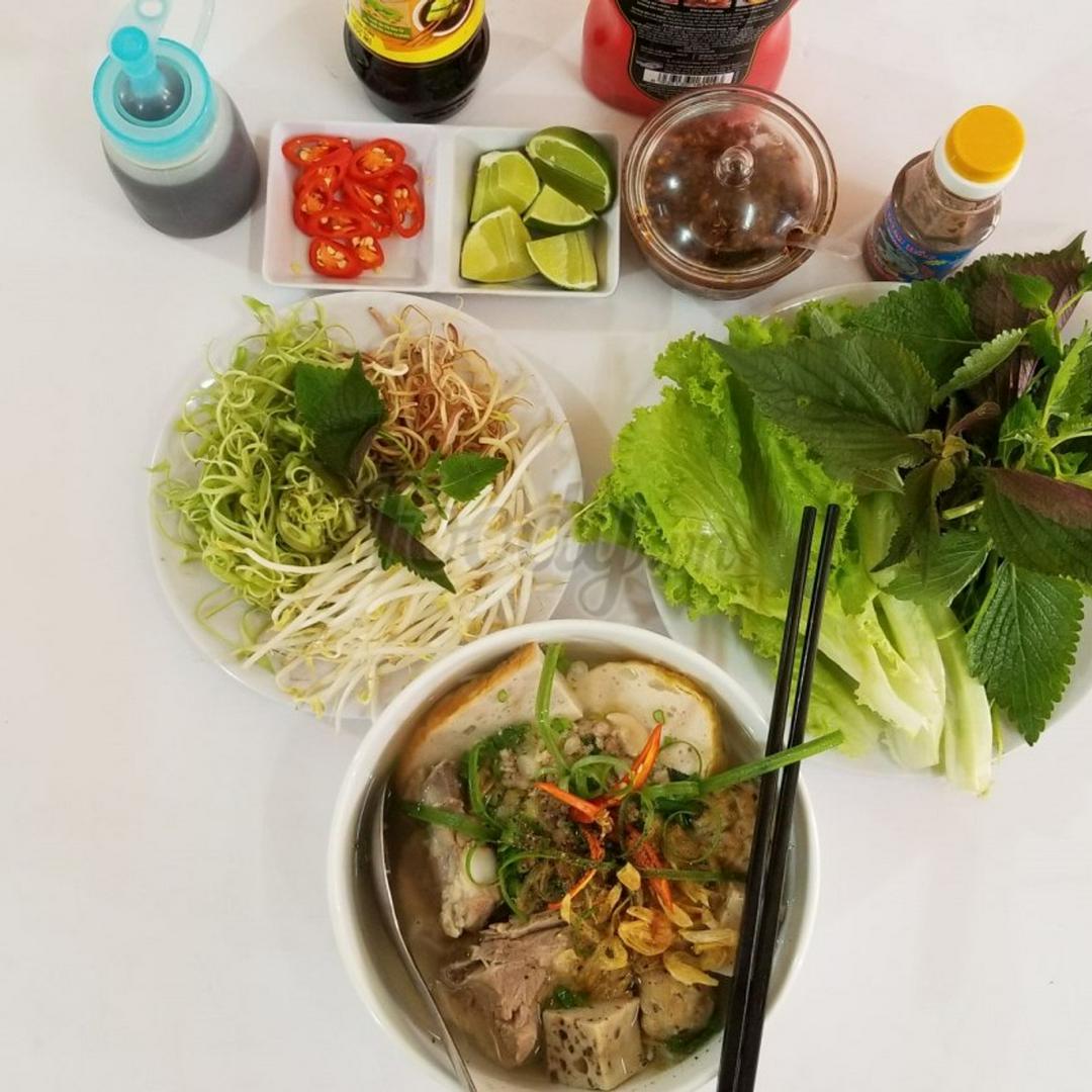 banh-canh-suon-moc-to-nho