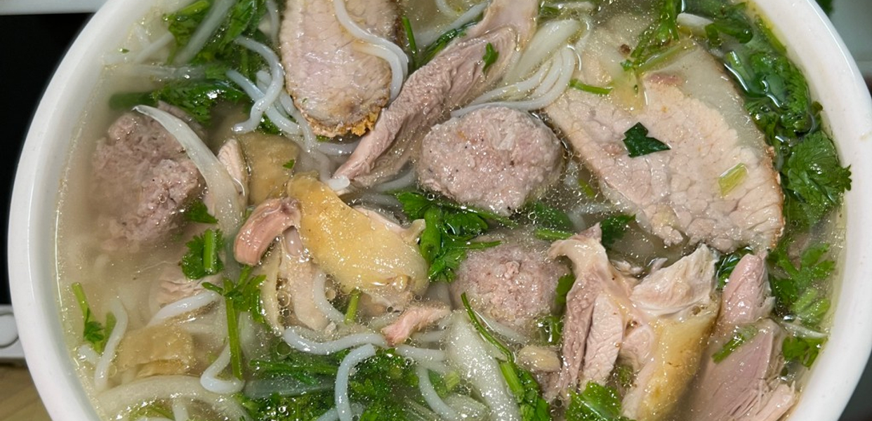 bun-ga-moc-cha-gio-nam-inh-pham-the-hien