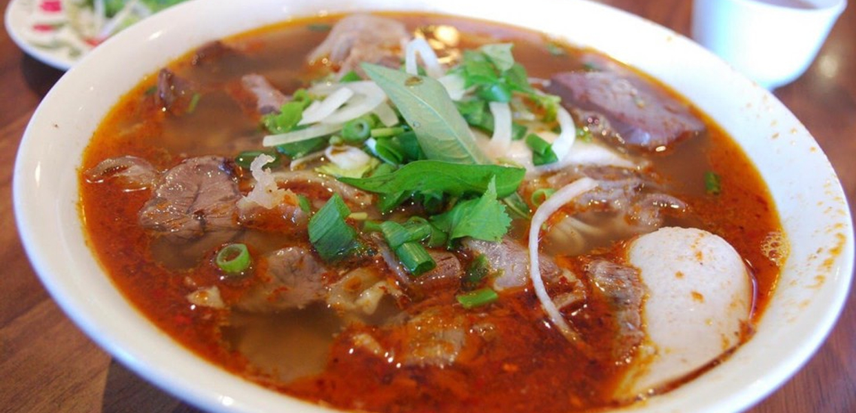 co-hai-quan-bun-bo-va-com-trua-nguyen-cuu-van