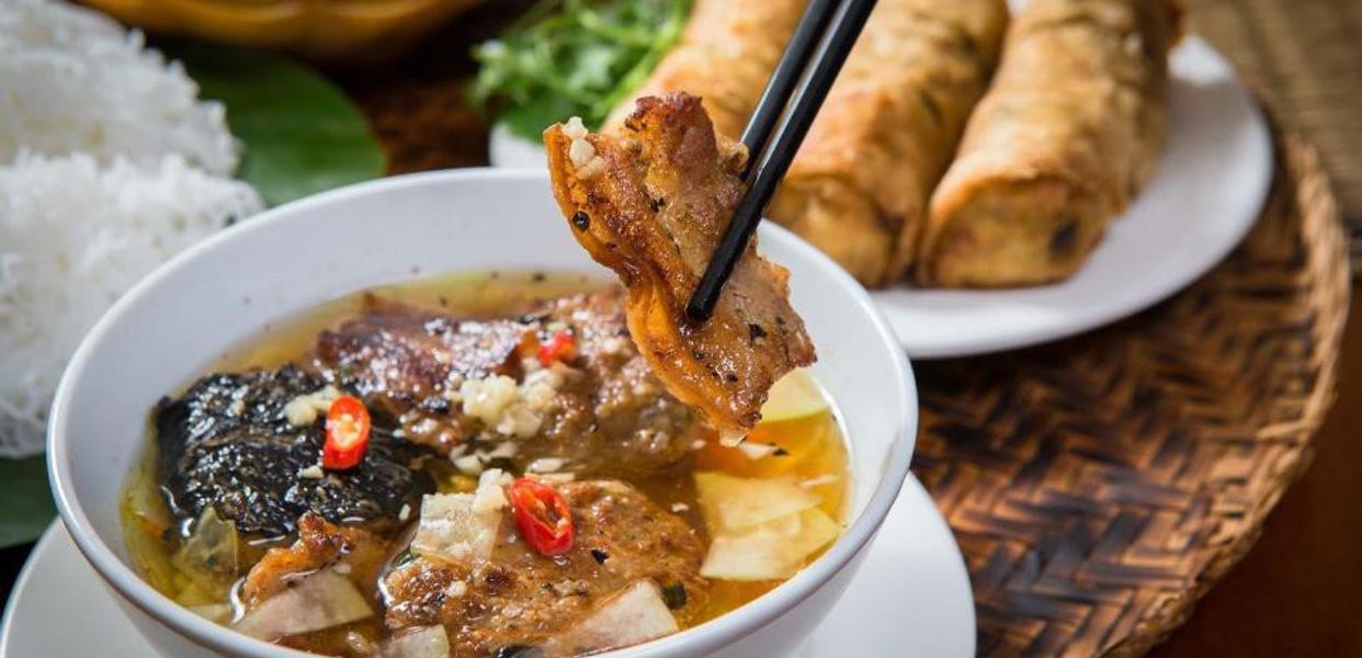 binh-minh-bun-cha-nem-cua-be-bat-su