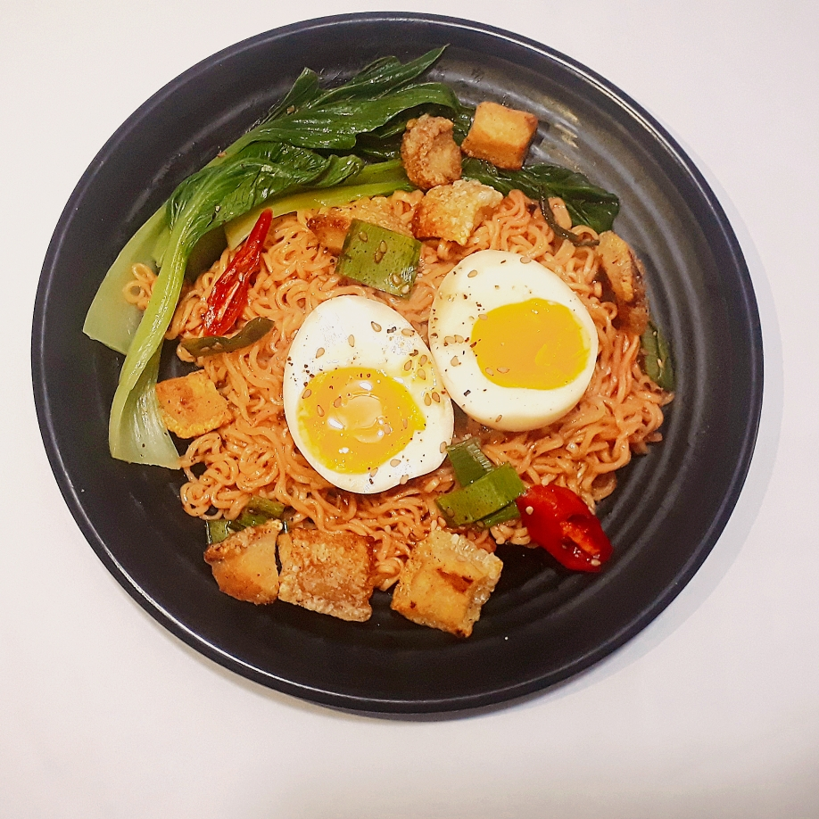 gap-oi-mi-mi-tron-top-mo-trung-long-ao