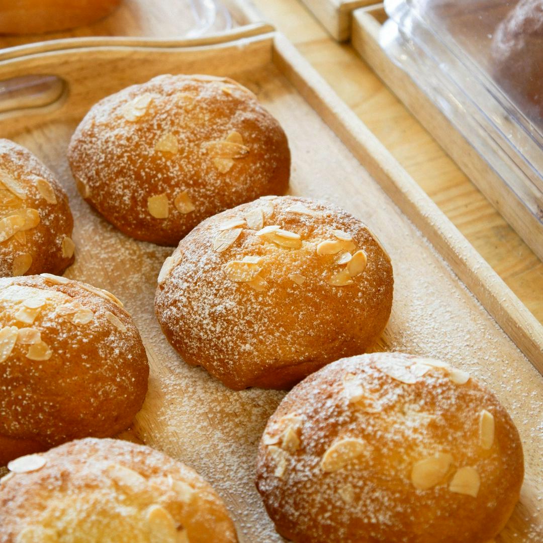 banh-pho-mai-hanh-nhan