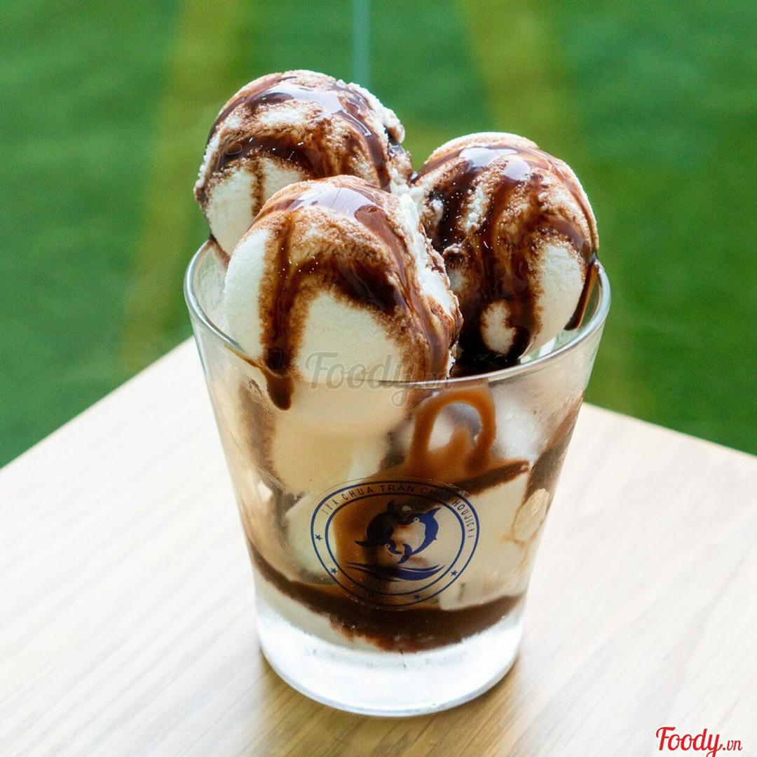 kem-sua-chua-socola