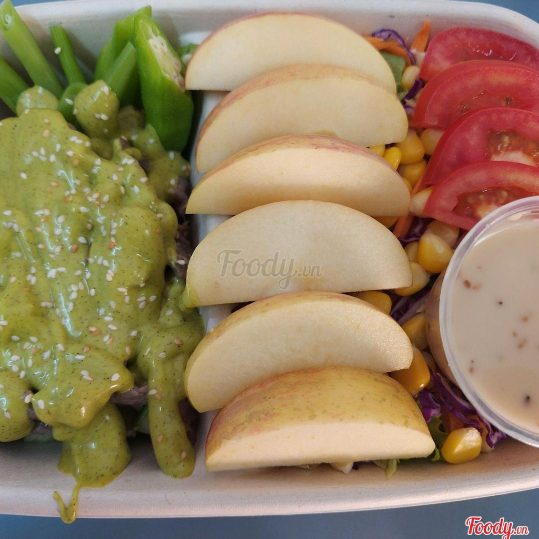 salad-ga-sot-pesto-xanh