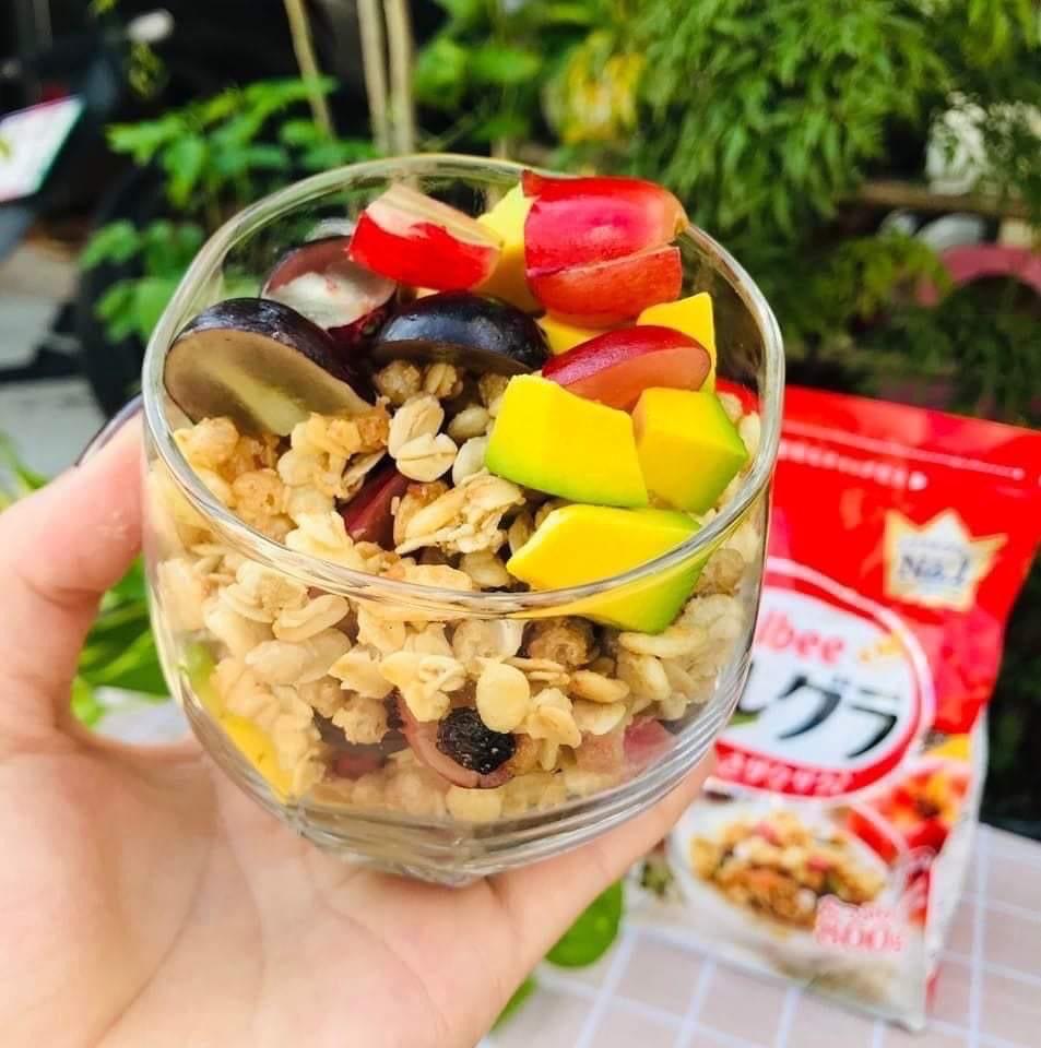 sua-chua-deo-ngu-coc-nhat-mix-hoa-qua-tuoi