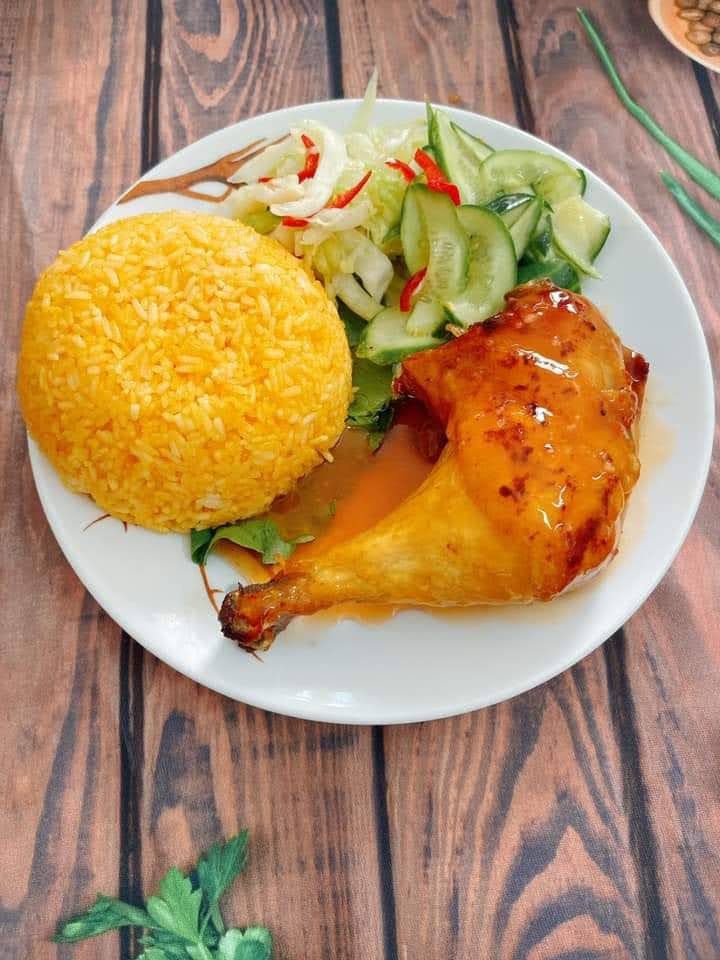 com-ga-ba-hieu-tran-quoc-hoan