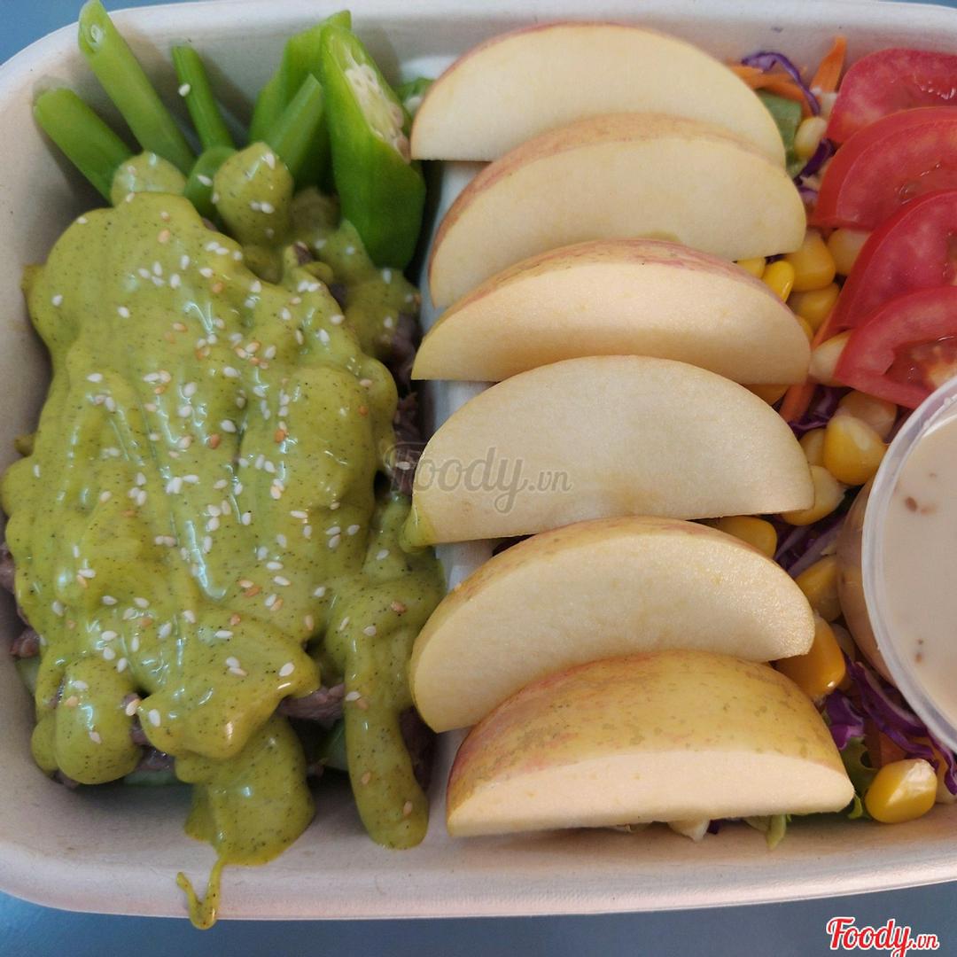 salad-bo-sot-pesto-xanh