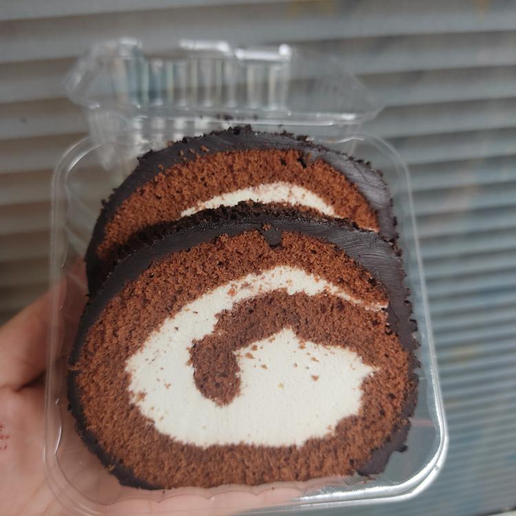 banh-bong-lan-cuon-chocolate-ganache-2-cuon