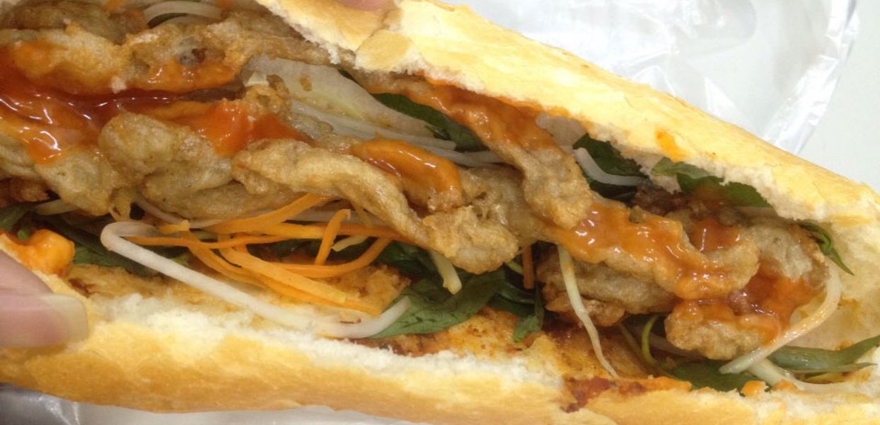 xuyen-moc-banh-mi-cha-ca-mai-chi-tho