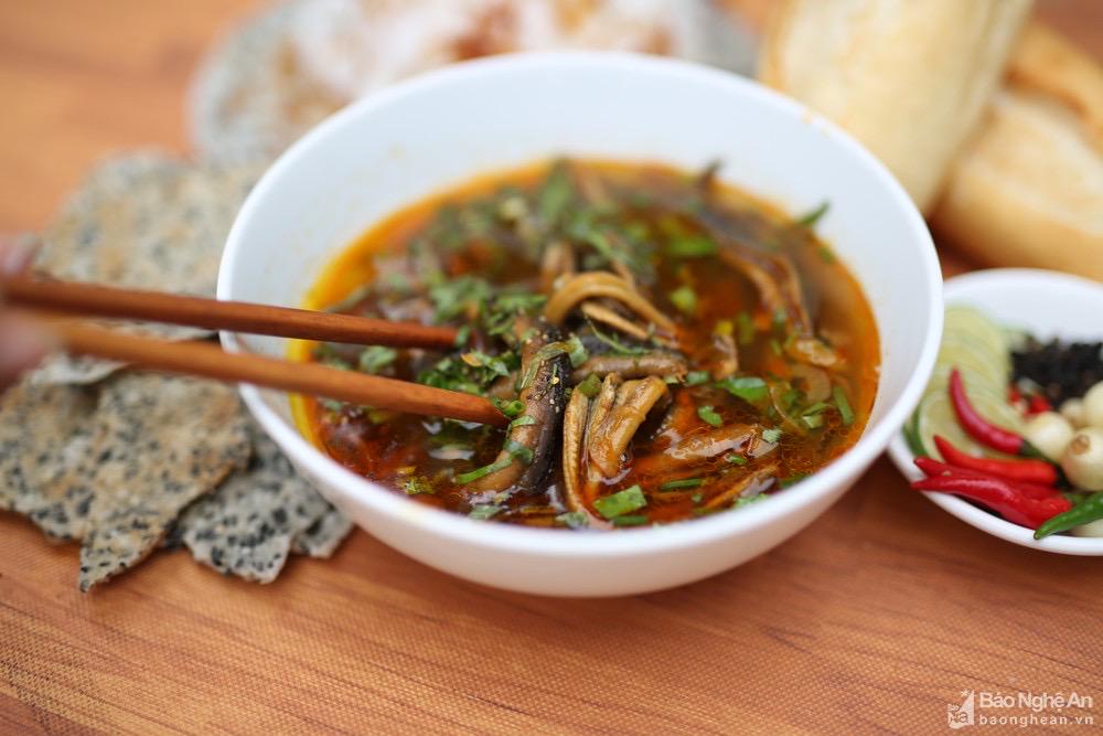 soup-luon-an-kem-banh-a-luon-gion-hoac-mem