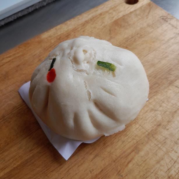 banh-bao-2-trung-cut