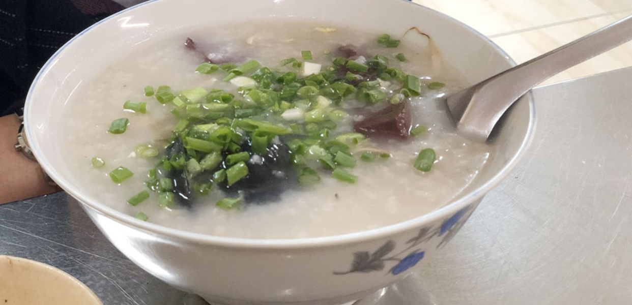 banh-canh-cua-chao-muc-lam-van-ben