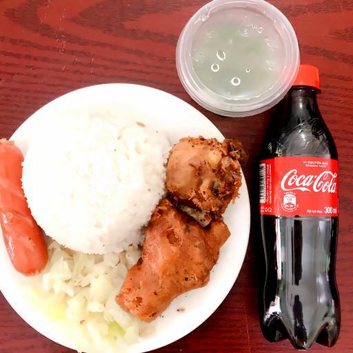 2-com-ga-mam-toi-2-xuc-xich-2-coca-cola