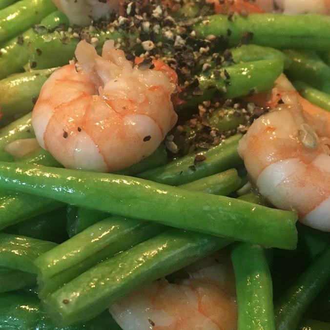 com-chien-au-que-xao-tom