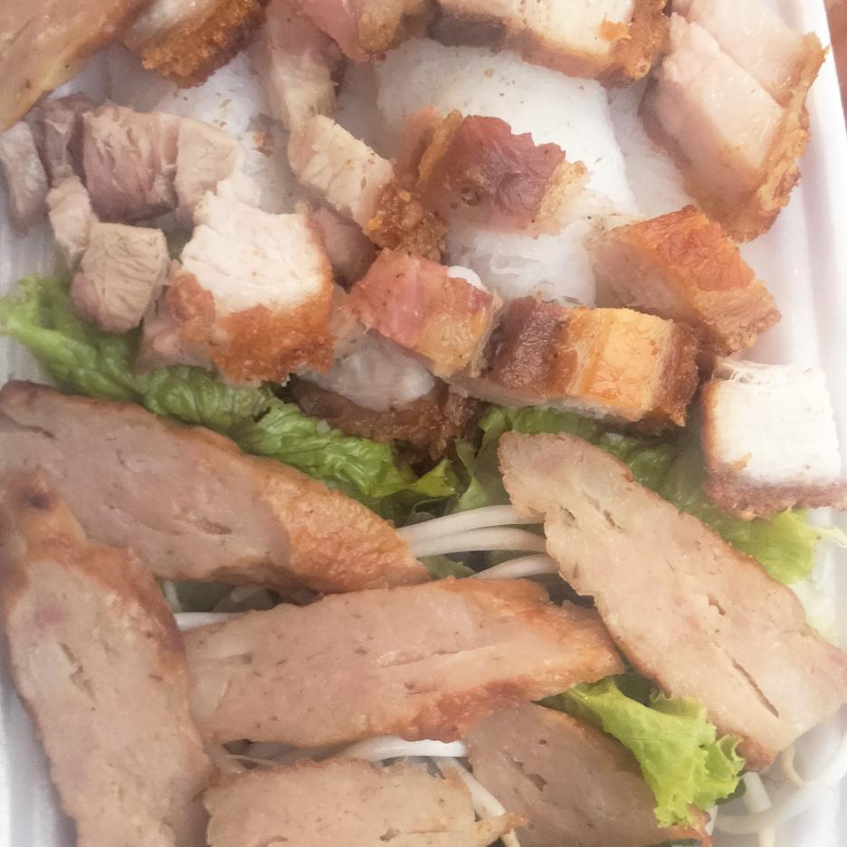 banh-hoi-heo-quay-nem-nuong