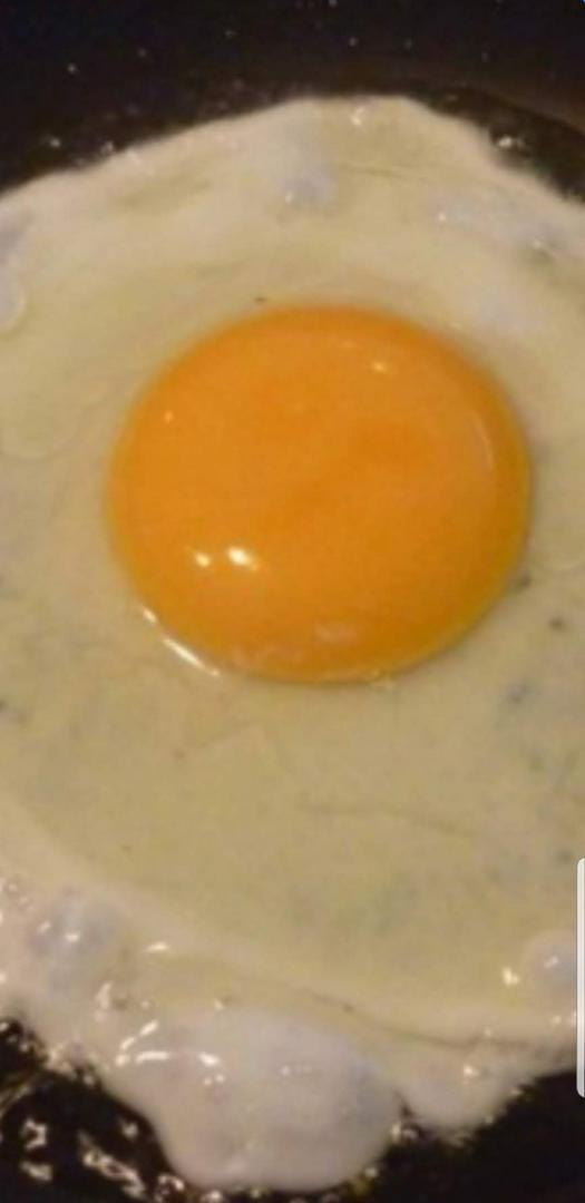 them-trung-chien-vao-hamburger