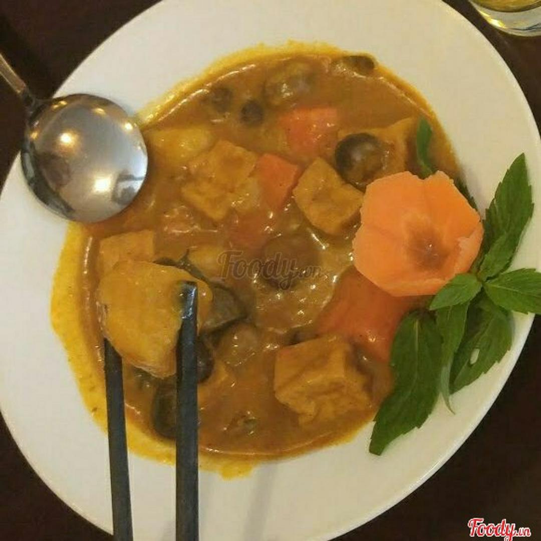 kari-chay-khoai-tay-tau-hu-ca-rot-nam