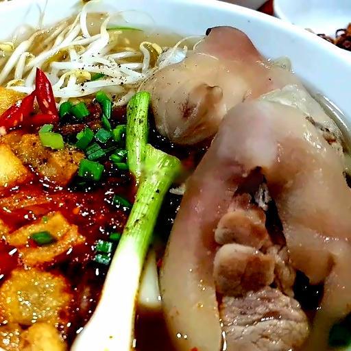 Hủ tiếu giò heo - thịt heo băm