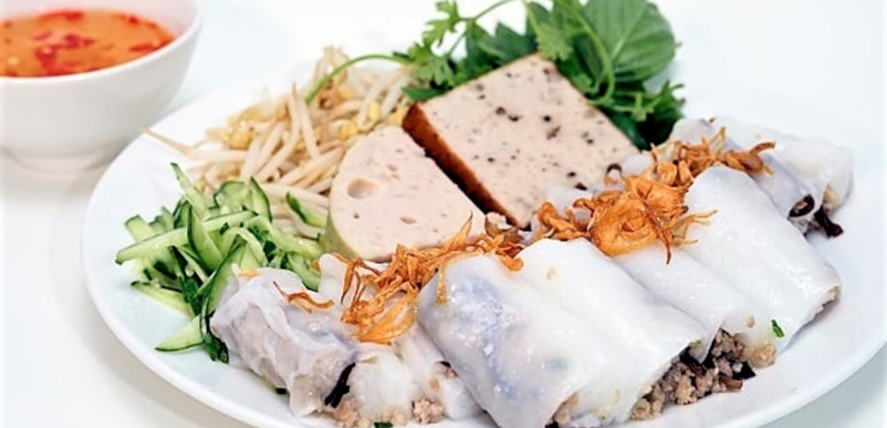 banh-cuon-hu-tieu-nam-vang-chi-hue-nguyen-huu-canh