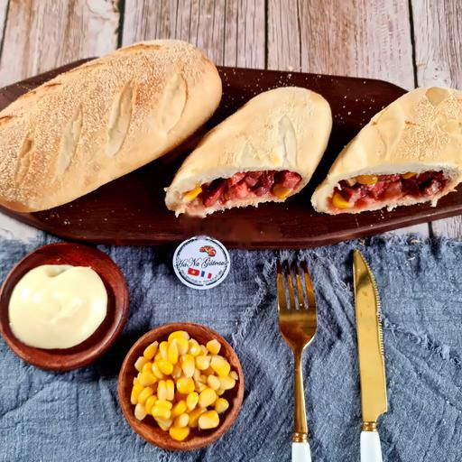 banh-mi-mem-xa-xiu-nuong-phomai