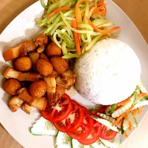 com-thit-kho-tau-trung-cut