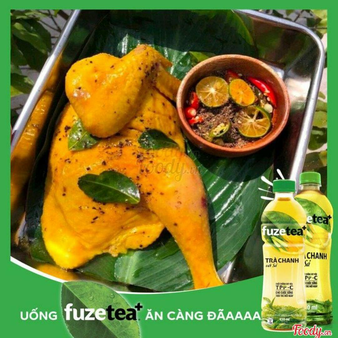 ga-luoc-nguyen-con-ga-u-muoi-nua-con-2-tra-chanh