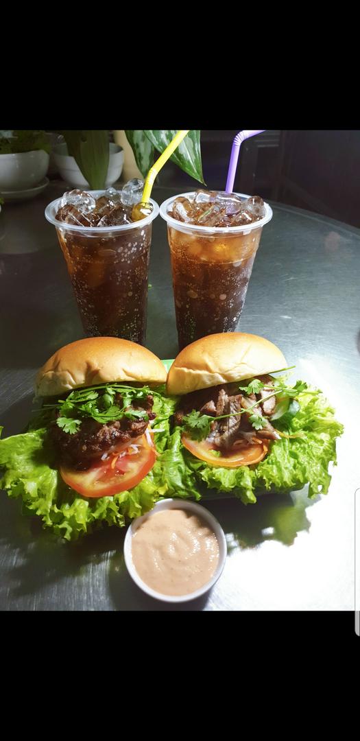 combo-hamburger-bo-hamburger-heo-nuong-1-ly-coca