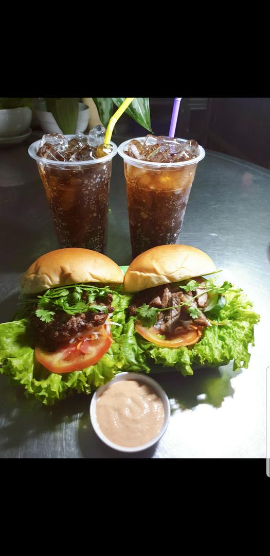 combo-hamburger-bo-hamburger-ga-nuong-1-ly-coca