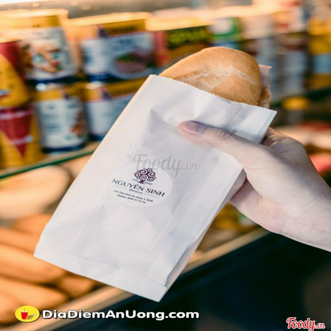 banh-mi-cha-lua-nguyen-sinh