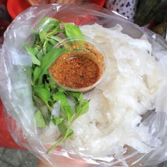 banh-trang-cham-sot-khong-trung