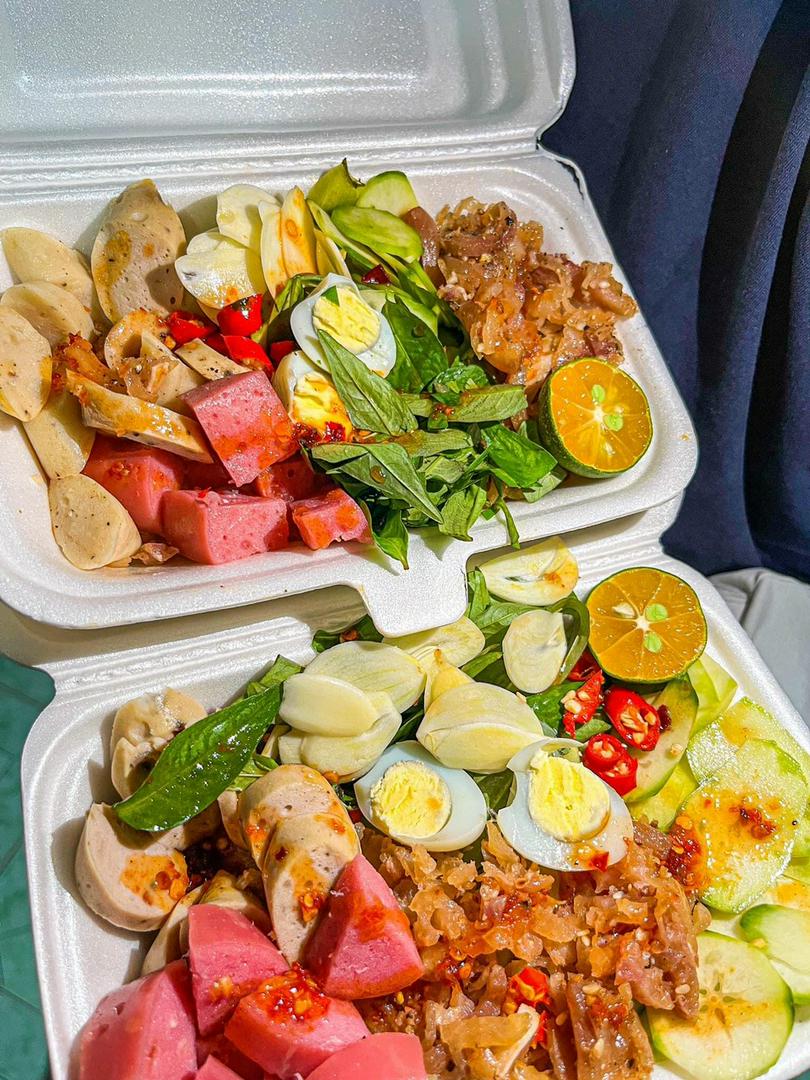 tre-tron-thap-cam-ac-biet-tang-kem-2-phan-banh-phong-tom-phan-lon