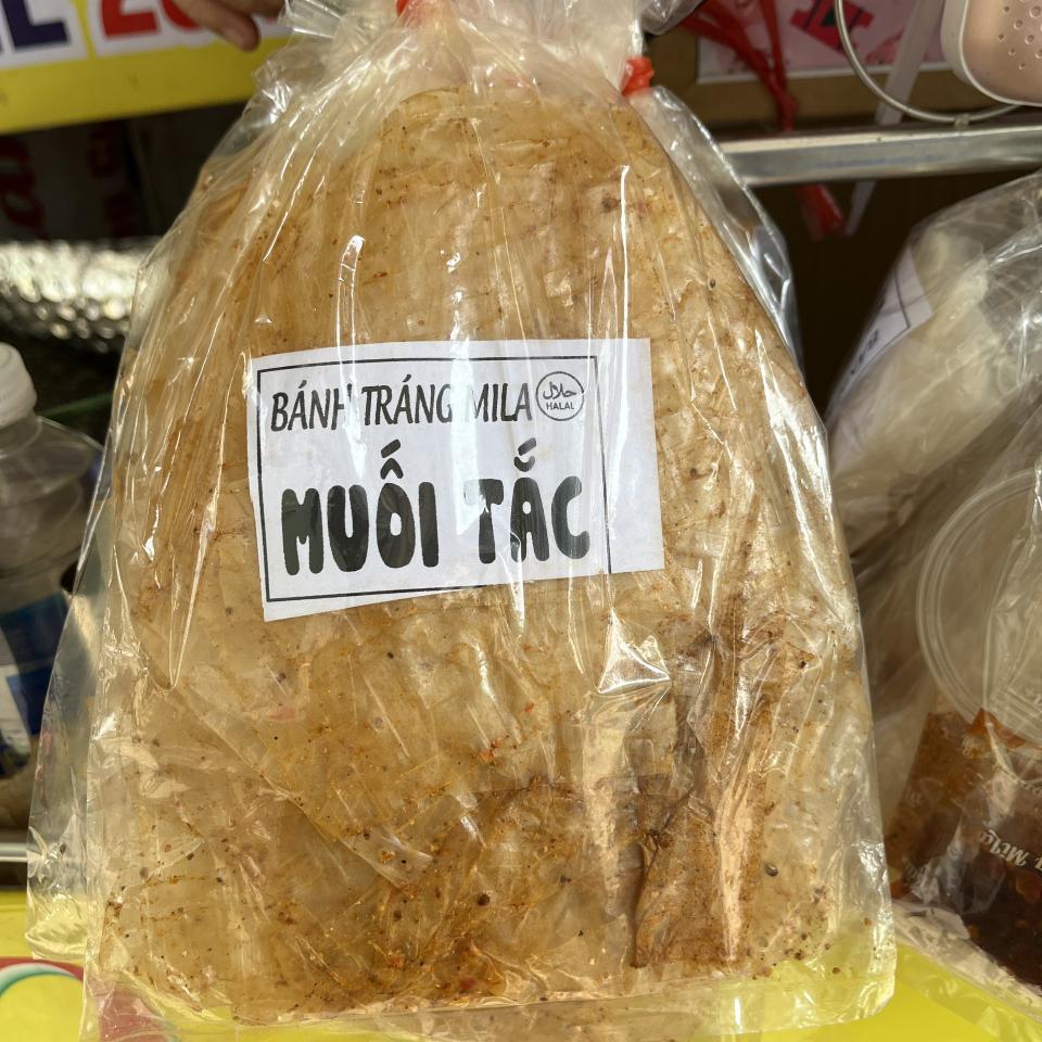 banh-trang-muoi-tac-tron-san