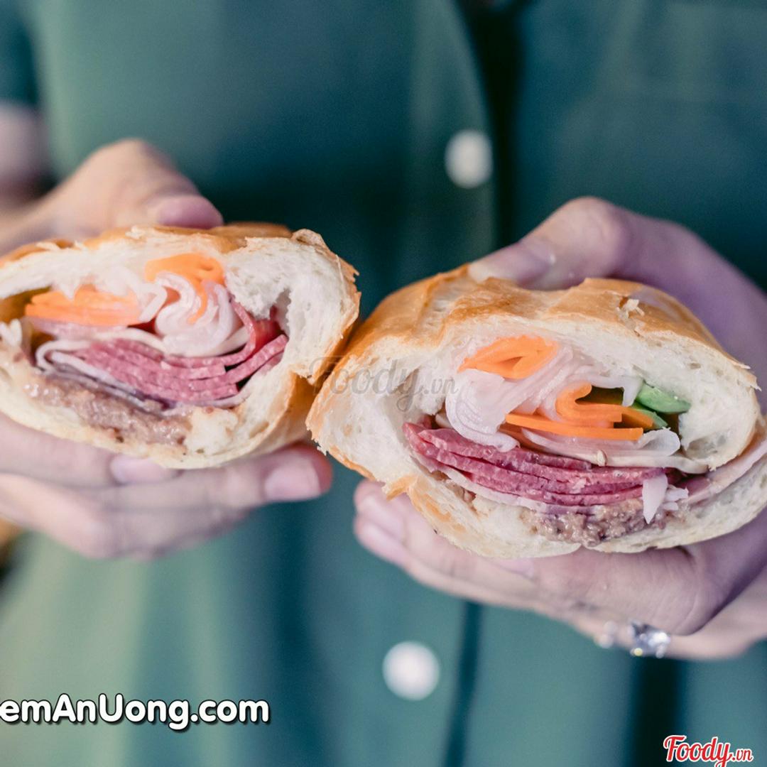 banh-mi-kep-thit-ngon-29k