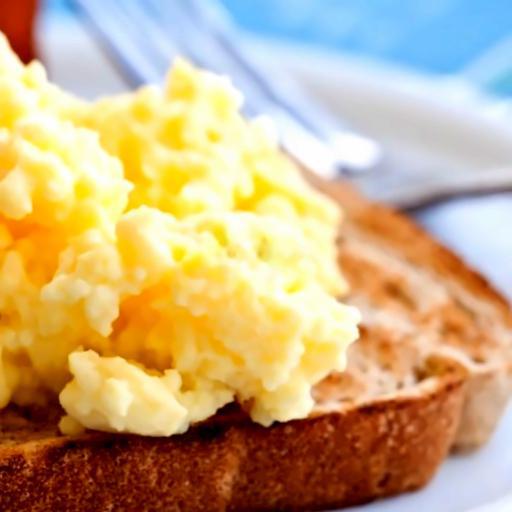 trung-bac-va-banh-mi-nuong-bo-mut