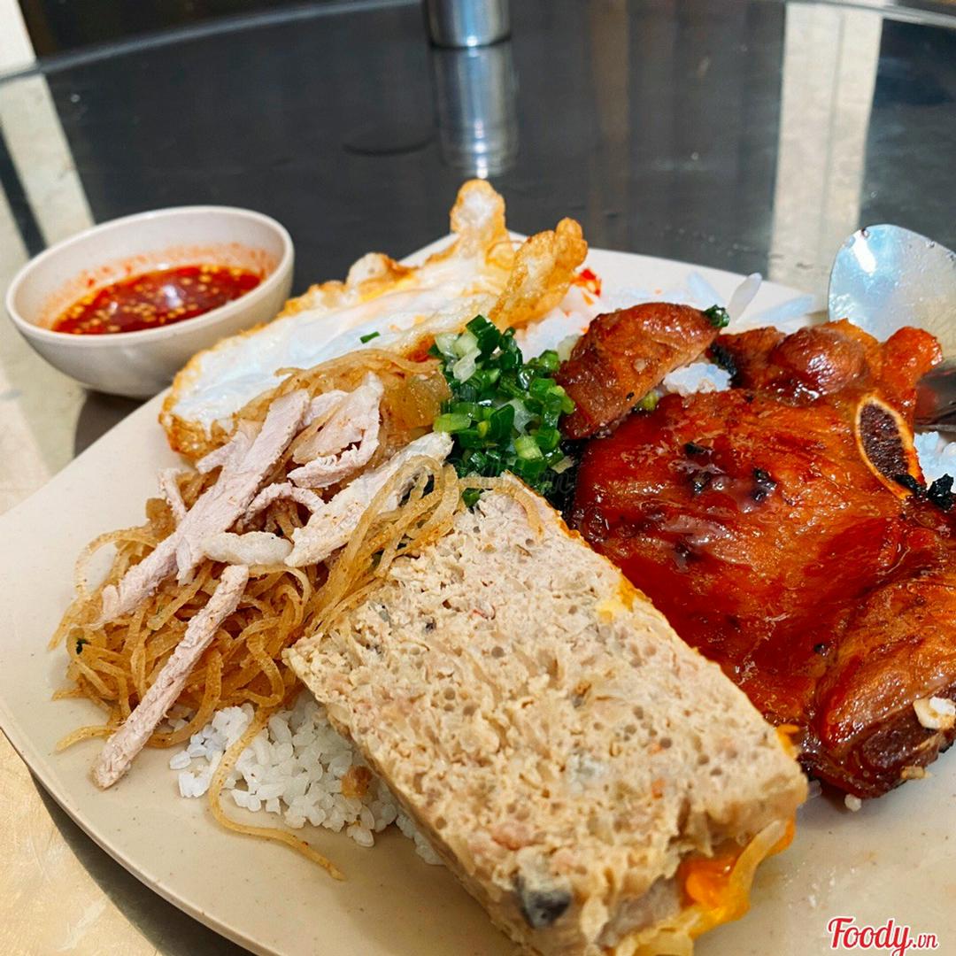 com-tam-suon-bi-cha-op-la