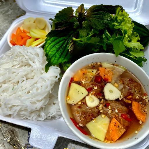 bun-cha-ha-noi-thit-vien-nuong-va-thit-ba-chi-nuong