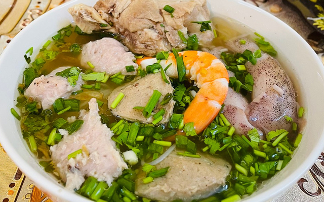 hu-tieu-muc-pham-gia-cach-mang-thang-tam