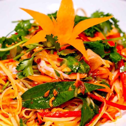Vietnamese papaya salad with shrimp and pork - gỏi đu đủ tôm thịt