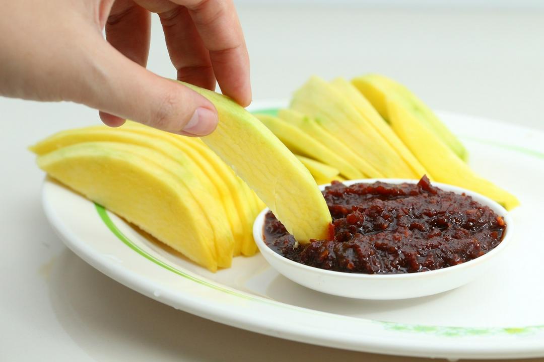 xoai-keo-cham-mam-ruoc