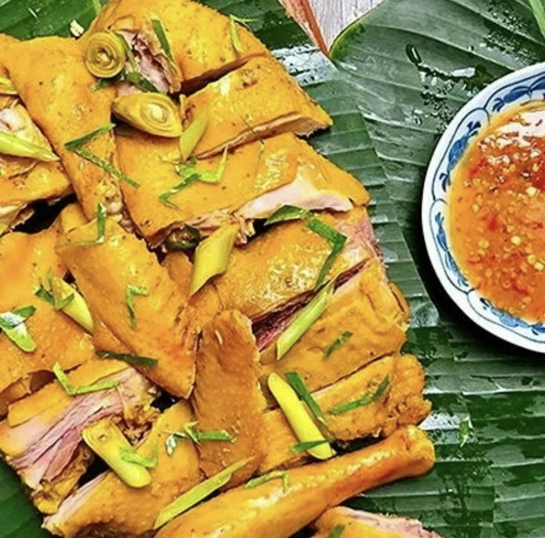 ga-u-muoi-hoa-tieu-1-con-chat-san