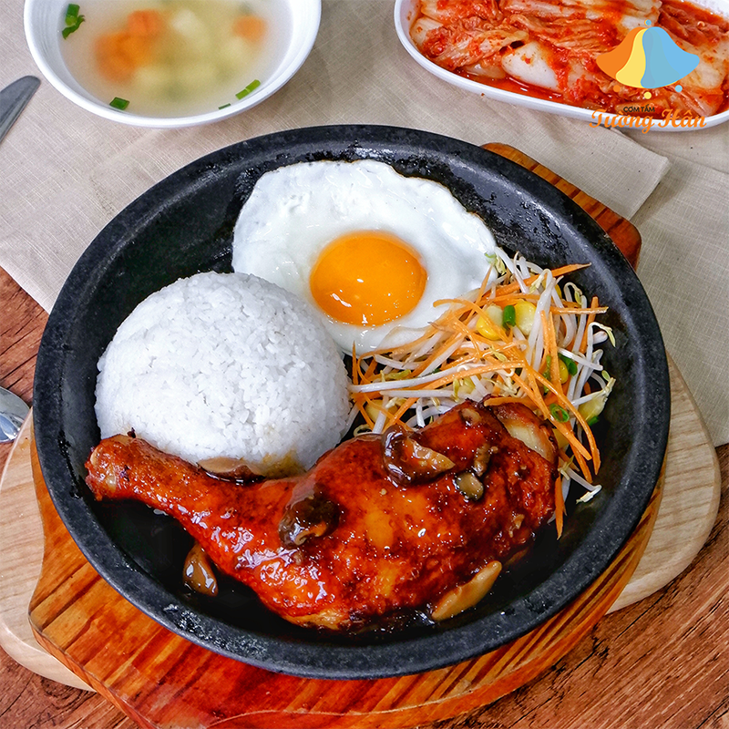 com-ga-lap-xuong-op-la