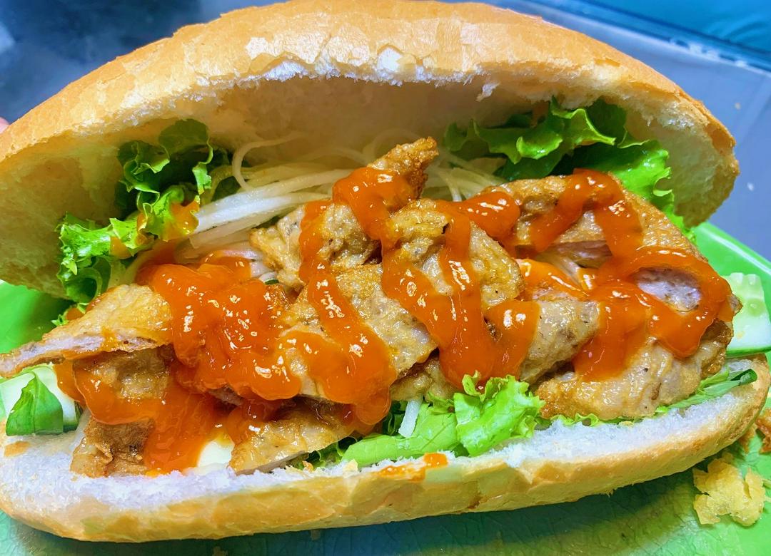 banh-mi-cha-ca-kem-1-ly-coca