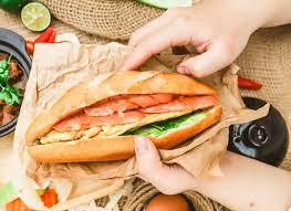 banh-mi-xuc-xich-kem-1-ly-coca