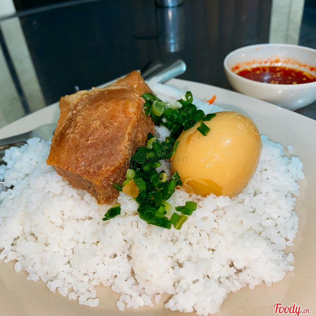 com-tam-thit-kho-trung