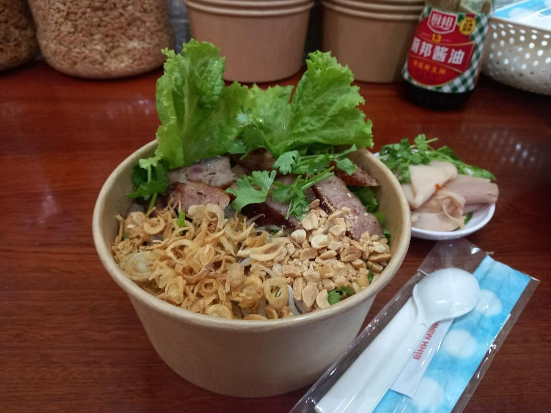 bun-tron-nem-nuong